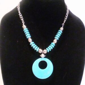 Southwestern Inspired Howlite and Silver Tone Necklace and Earring Set Demi *